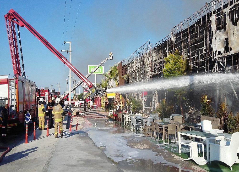 İzmirdeki bir AVMde yangın çıktı