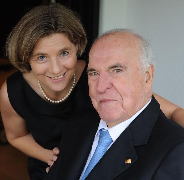 Türk torun Helmut Kohl’ün cenaze evinin kapısında kaldı