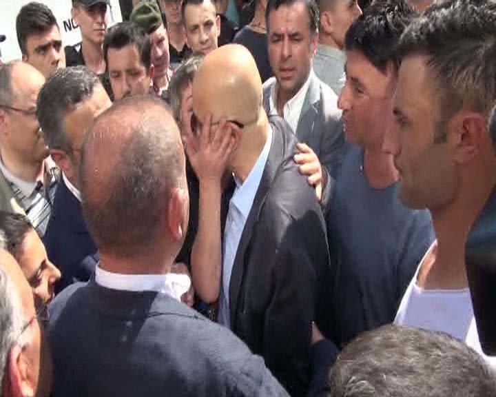 CHPli Enis Berberoğlu kayınpederinin cenazesine katıldı