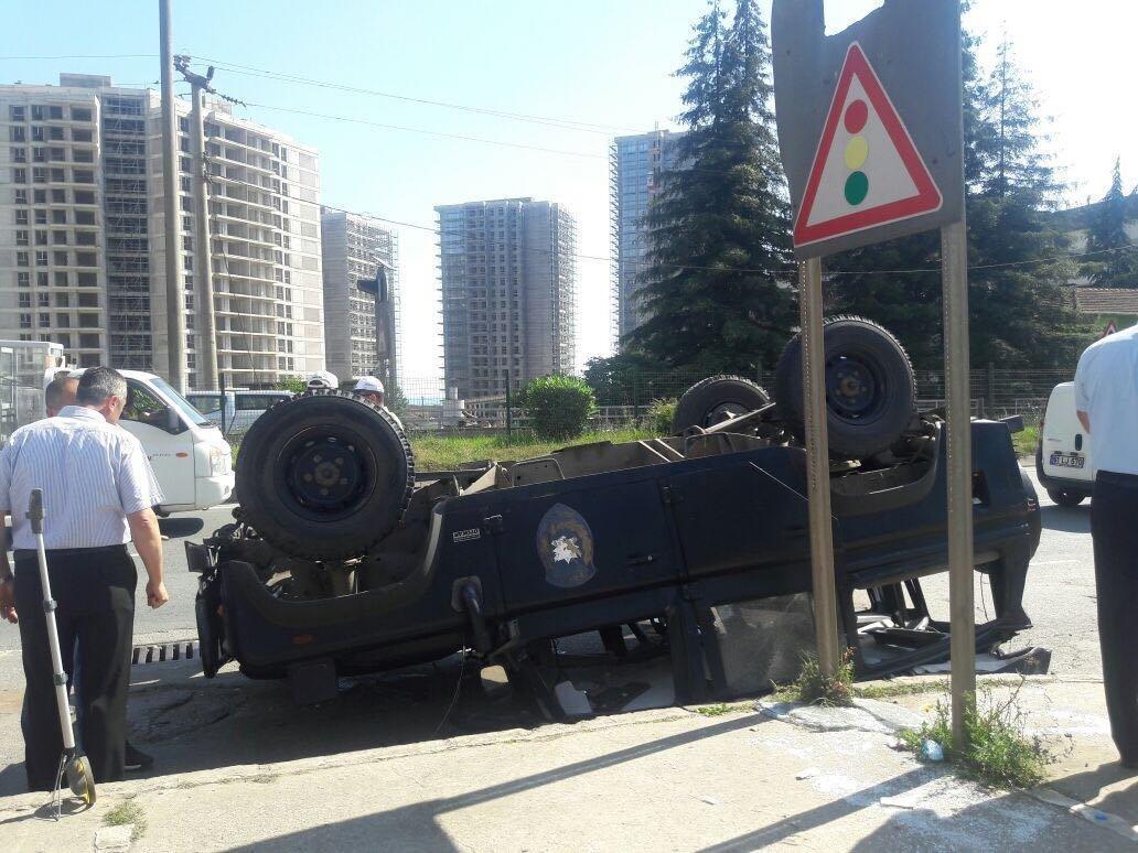 İki ilde zırhlı araç devrildi: 13 polis yaralandı