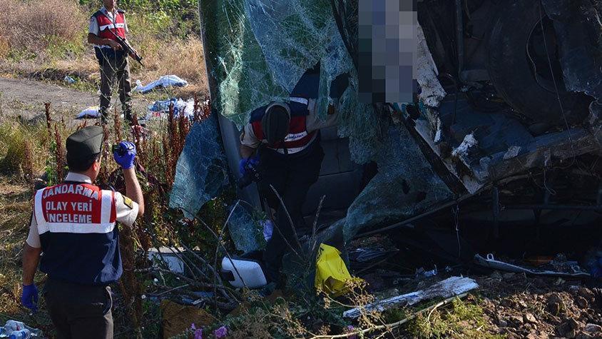 Balıkesirde yolcu otobüsü devrildi: 1 ölü, 47 yaralı