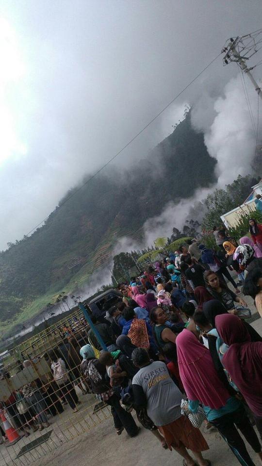 Endonezyada yanardağ patladı: Yaralı ve kayıplar var