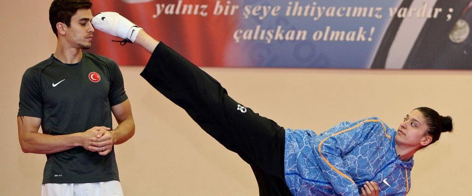 Dünya Tekvando Şampiyonu Nur Tatar: Dövdüğüm 2 kişiyi babam hastaneye götürdü