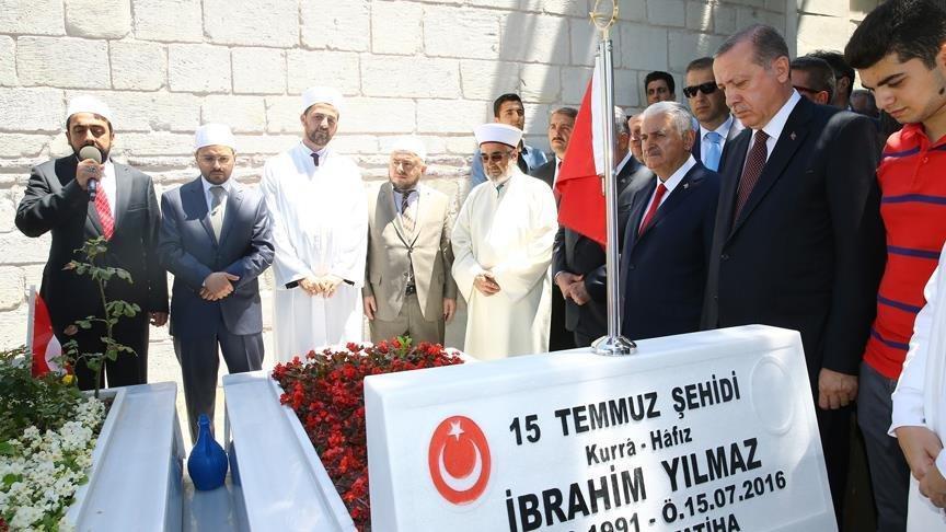 Cumhurbaşkanı Erdoğan ve Binali Yıldırımdan 15 Temmuz Şehitliğine ziyaret