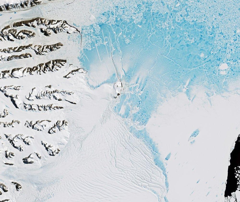 Antarktika’da dev buz kütlesi koptu