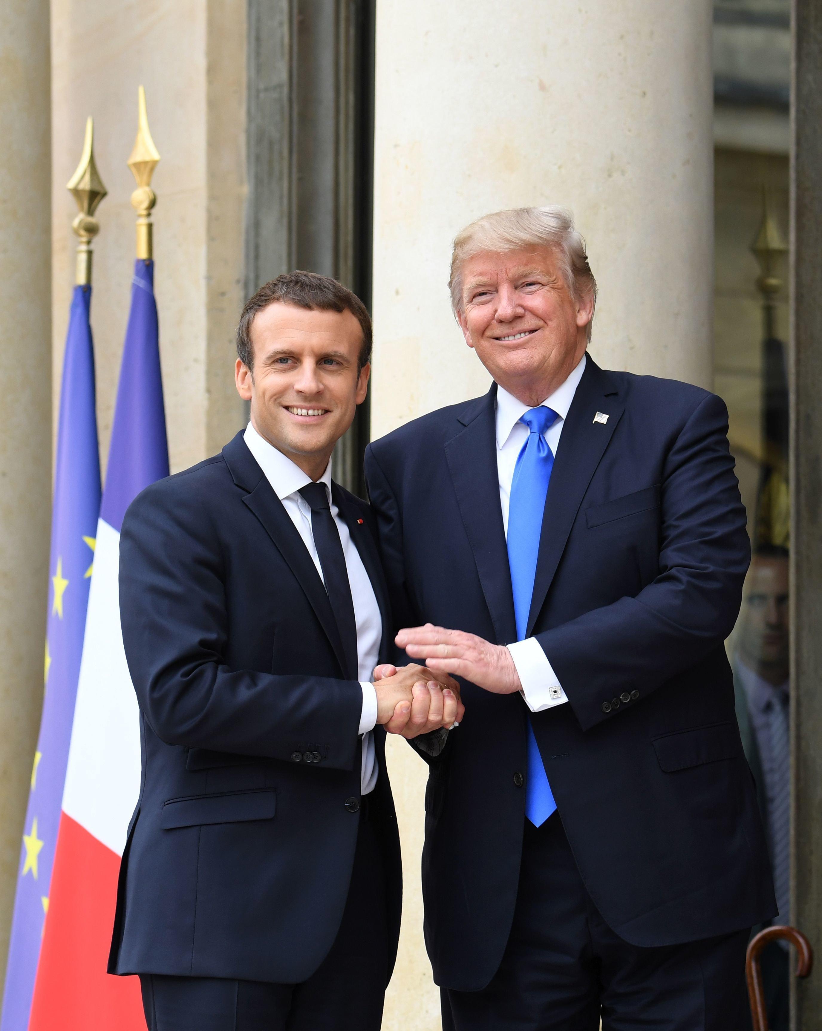 Macron’dan ABD Başkanı Trump’a resmi karşılama