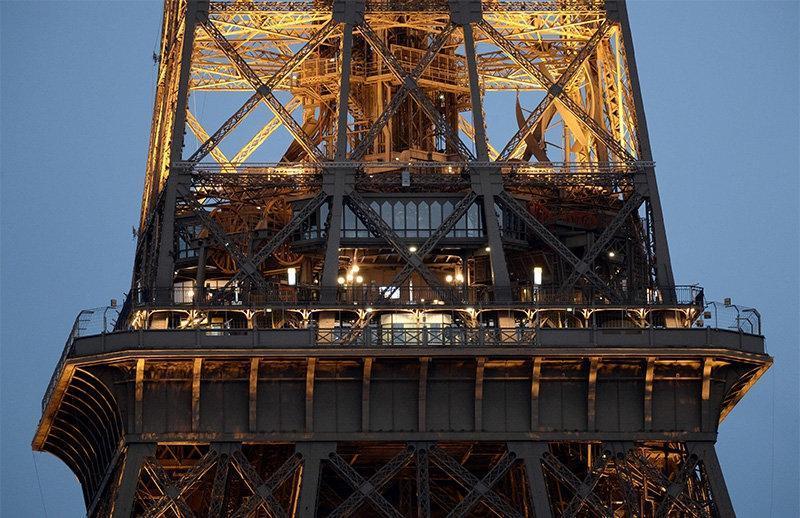 Macron Trump için Eyfel Kulesini kapattı
