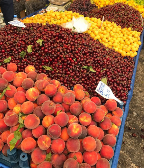 Pınar Sabancı halk pazarında