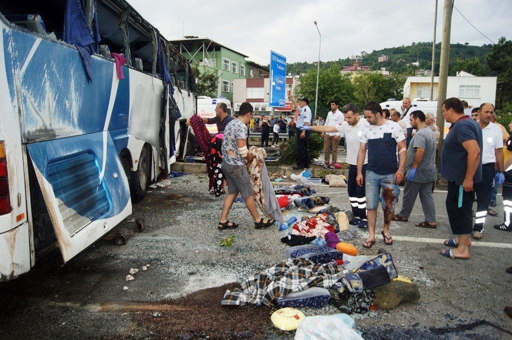 Çocukları taşıyan otobüs Giresunda devrildi: 38 yaralı