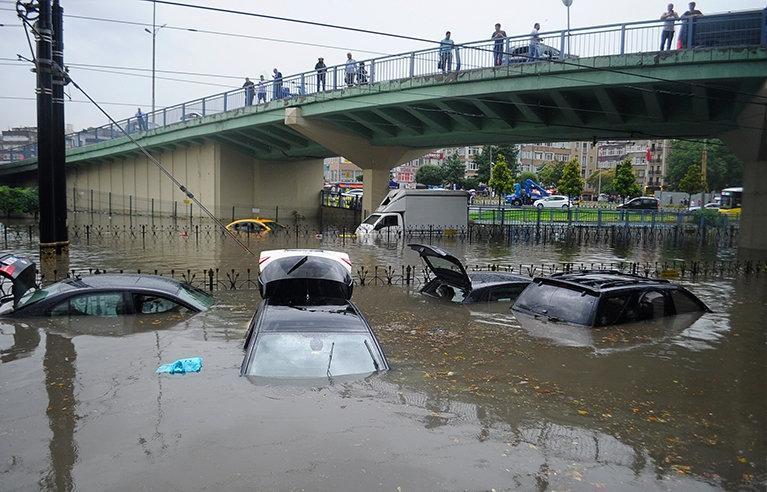 İstanbuldaki yağış için Meteoroloji ve Kadir Topbaştan açıklama