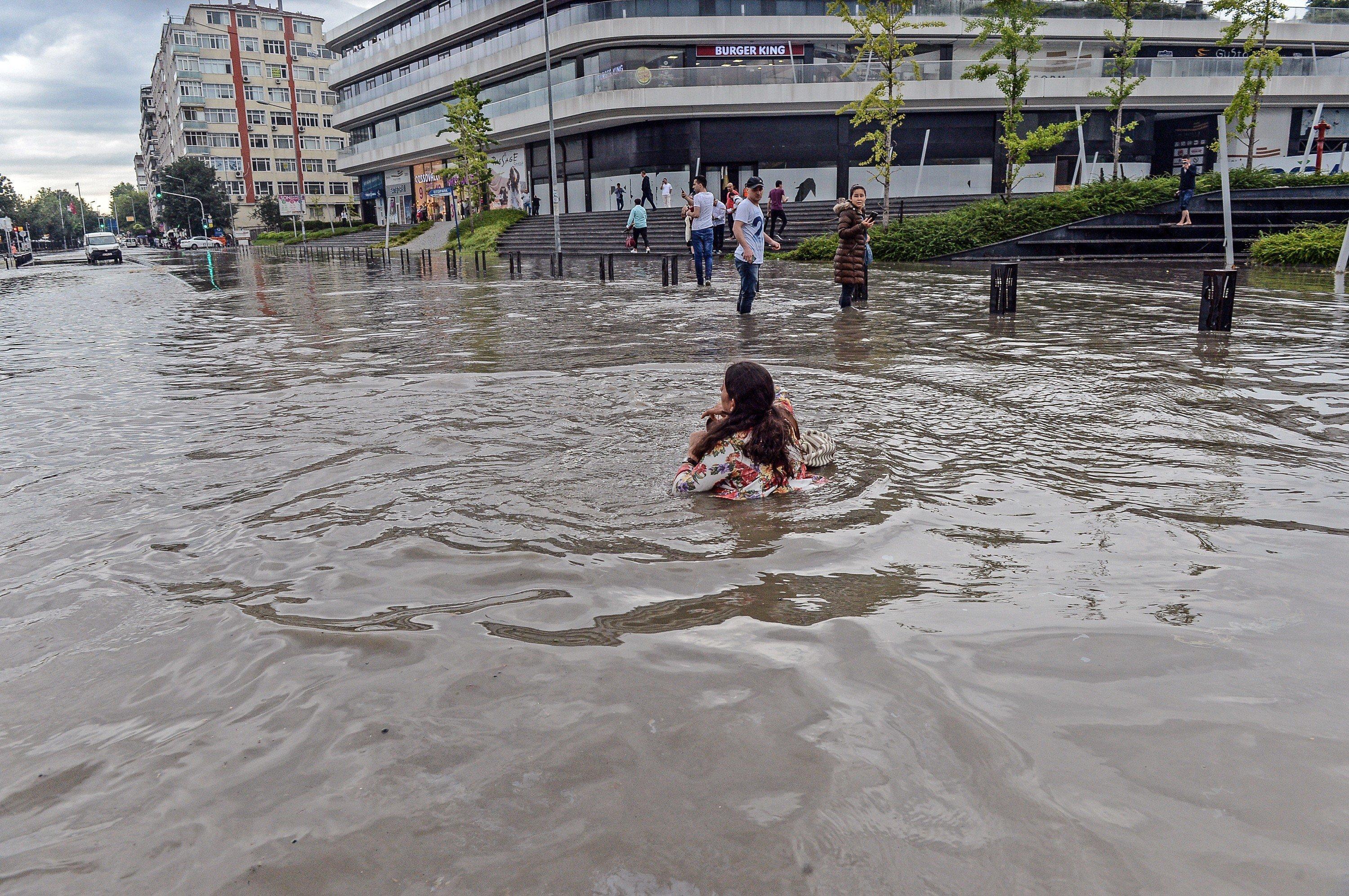 İstanbuldaki yağış için Meteoroloji ve Kadir Topbaştan açıklama