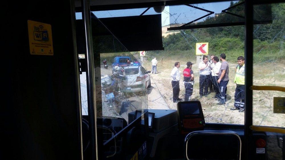 Hafriyat kamyonu ile İETT otobüsü çarpıştı 12 yaralı