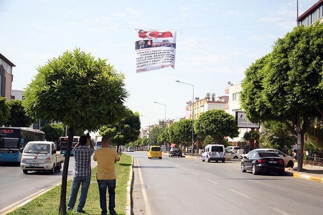 Cumhurbaşkanı sevdalısının sokaklara astırdığı pankartlar polis alarma geçirdi