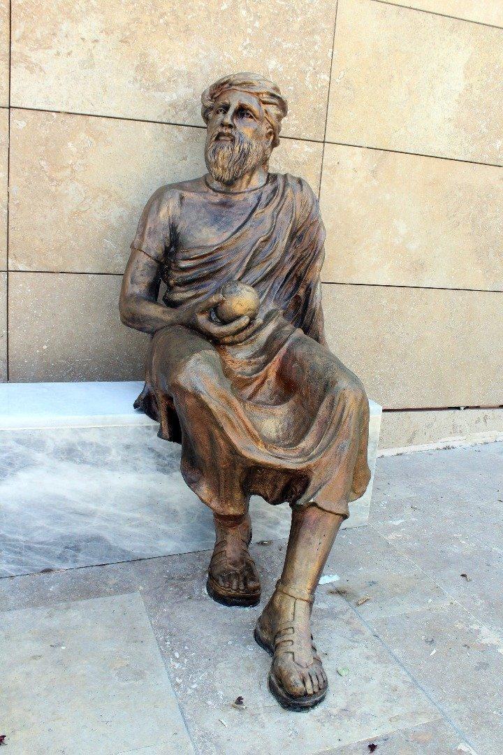 Tartışma yaratan Anaksagoras heykeli bakıma alındı