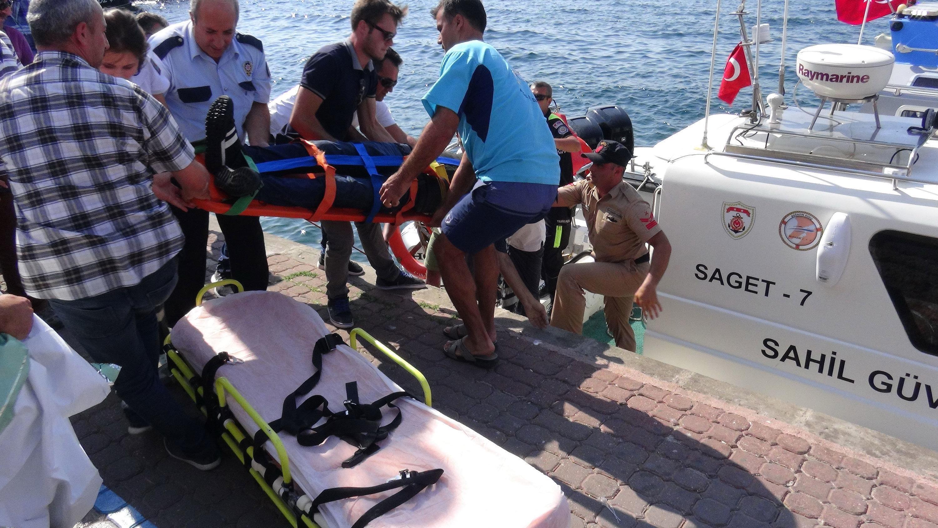 Çanakkalede iskeleden denize düşen kişi hayata döndürüldü