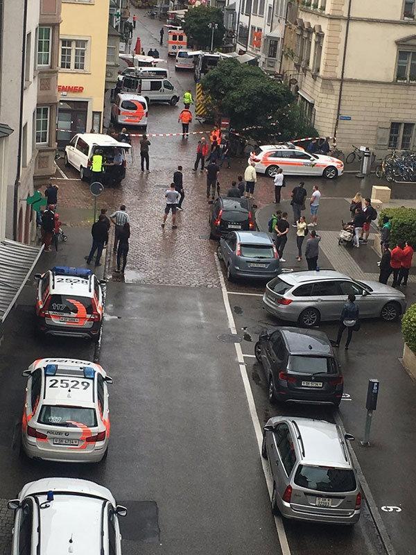 İsviçrede sokak ortasında testereli saldırı Yaralılar var