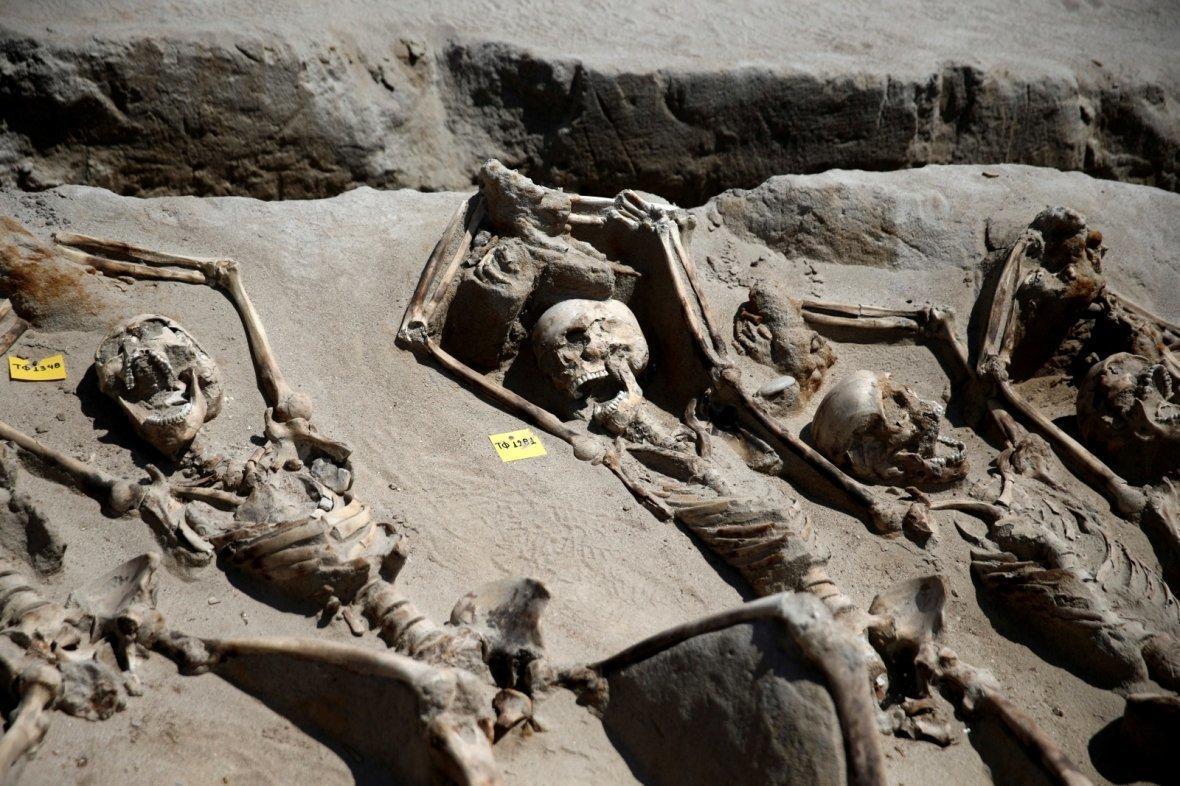 Zincirli iskeletler 2 bin 6000 yıl önce Atina’yı almaya çalışan darbeciler olabilir