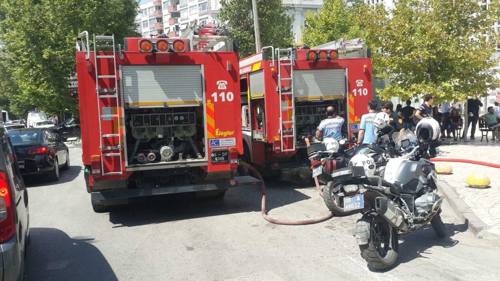 Ankarada AVMde yangın Vatandaşlar tahliye edildi