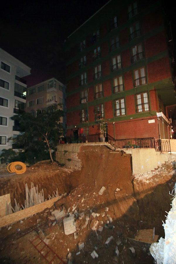 Şişli’de istinat duvarı çöktü: Yan binadakiler tahliye edildi