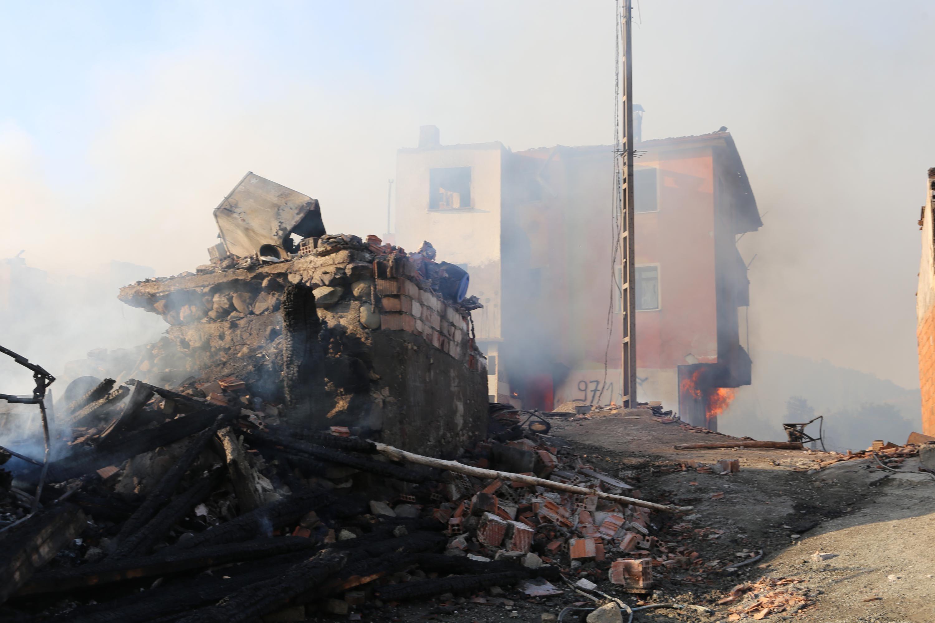 Çankırıda yangın: 27 ev kül oldu