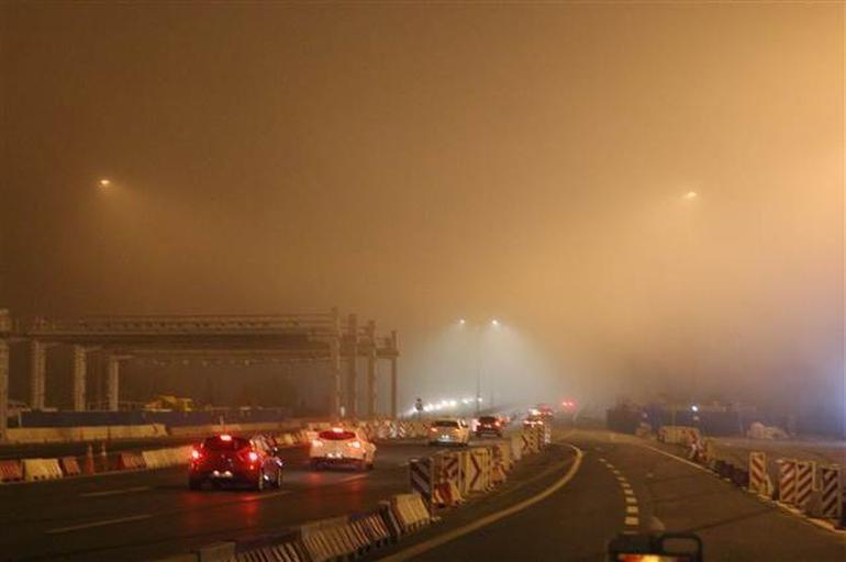 İstanbulda ulaşıma sis engeli: Bazı vapur seferleri iptal edildi