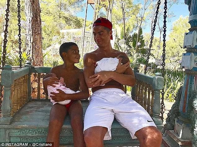 Ronaldo 7 tane çocuk sahibi olmak istiyor
