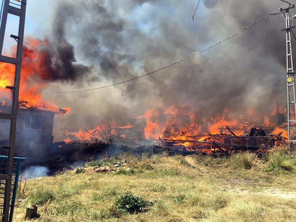 Çankırıda bir evde çıkan yangın 30 haneyi yok etti