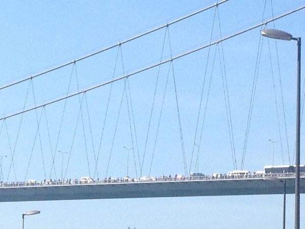 Trafik durdu, köprüde selfie patladı