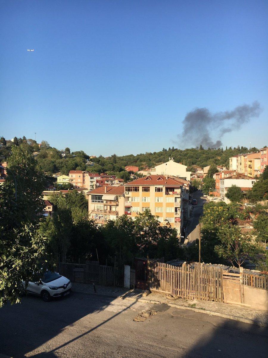 İstanbul Üsküdardan yangın dumanlar yükseliyor