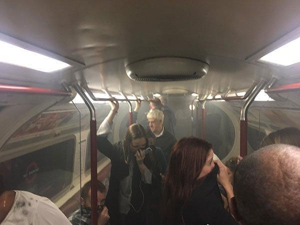 Londradaki metroda duman paniği Metro istasyonu kapatıldı