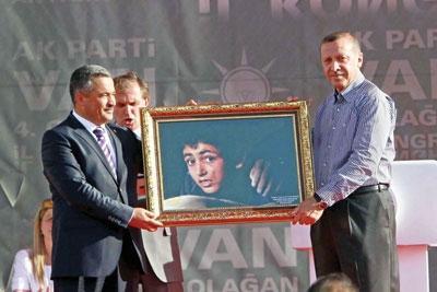 Erdoğana madenci tablosu hediye edildi