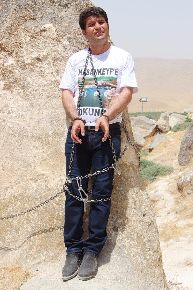 HDPli Mehmet Ali Aslan kendisini kayalıklara zincirle bağladı