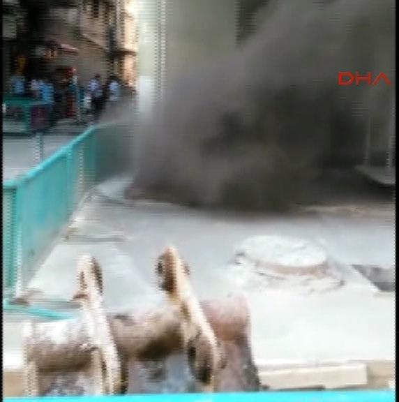 İstiklal Caddesindeki yeraltı kablolarında yangın çıktı