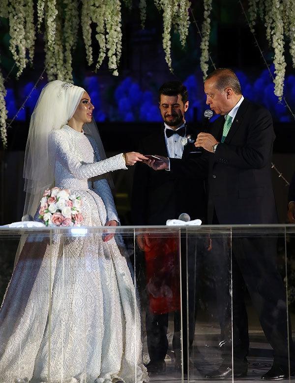 Cumhurbaşkanı Erdoğan, Denizlide nikah şahitliği yaptı