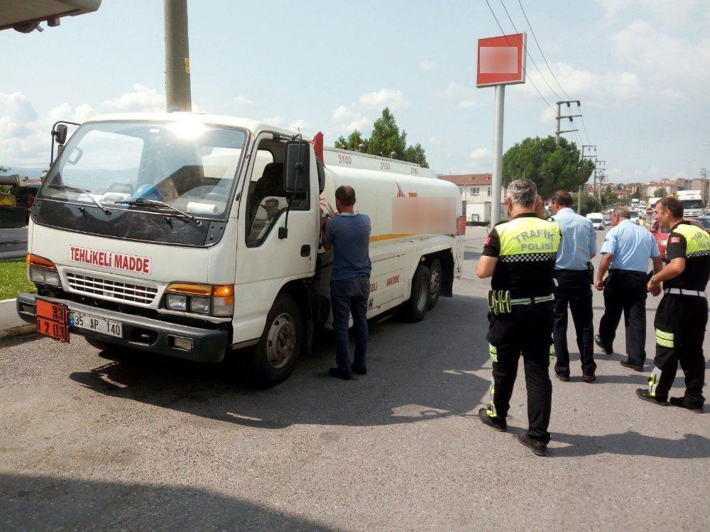 Yakıt yüklü tanker sürücüsü polisi arayıp ’duramıyorum’ dedi