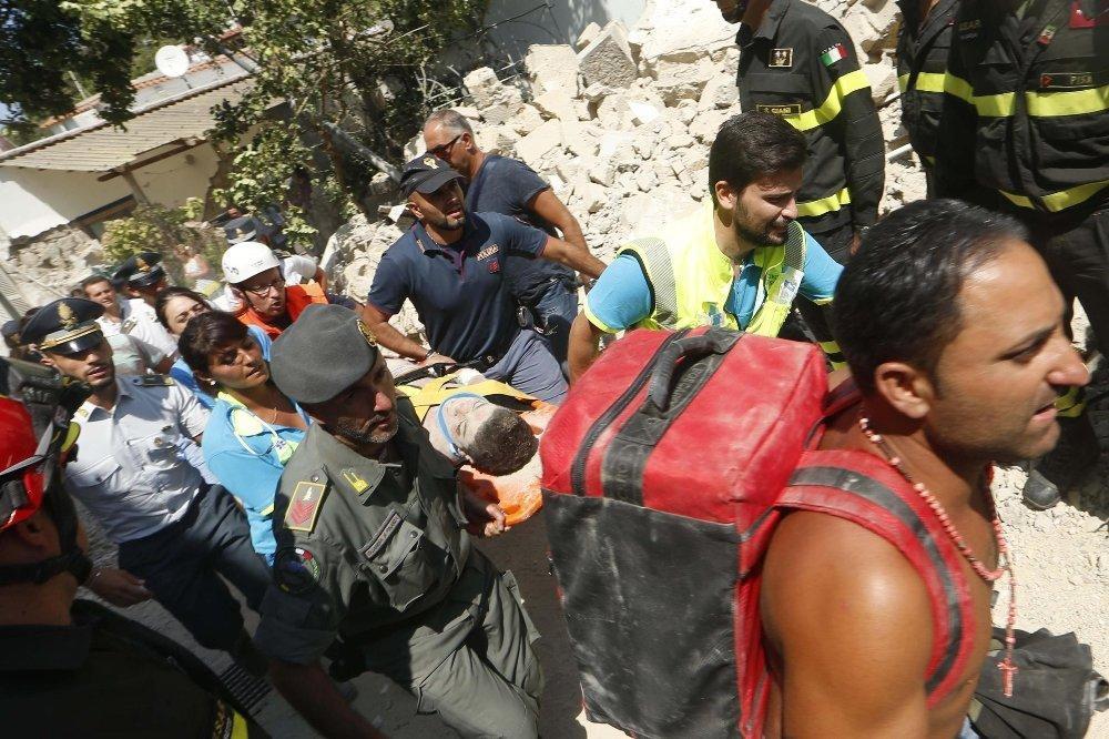 İtalya’da 3 kardeş deprem enkazından sağ kurtarıldı