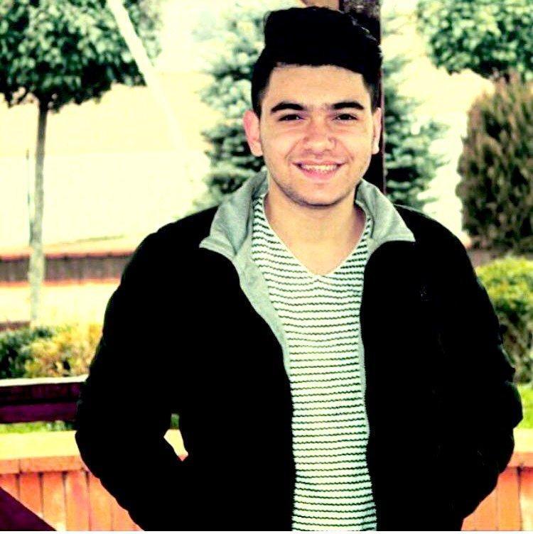 İstanbul Küçükçekmecede halı sahadan dönerken çatışmanın ortasında kalan genç öldü