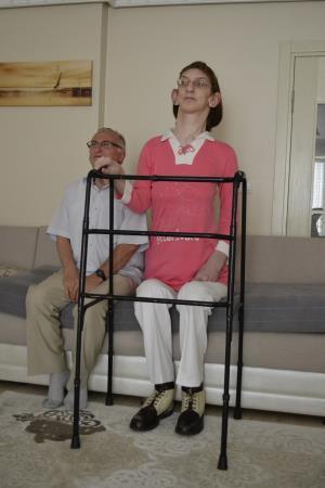 Dünyanın en uzun genç kızı Karabüklü Rümeysa