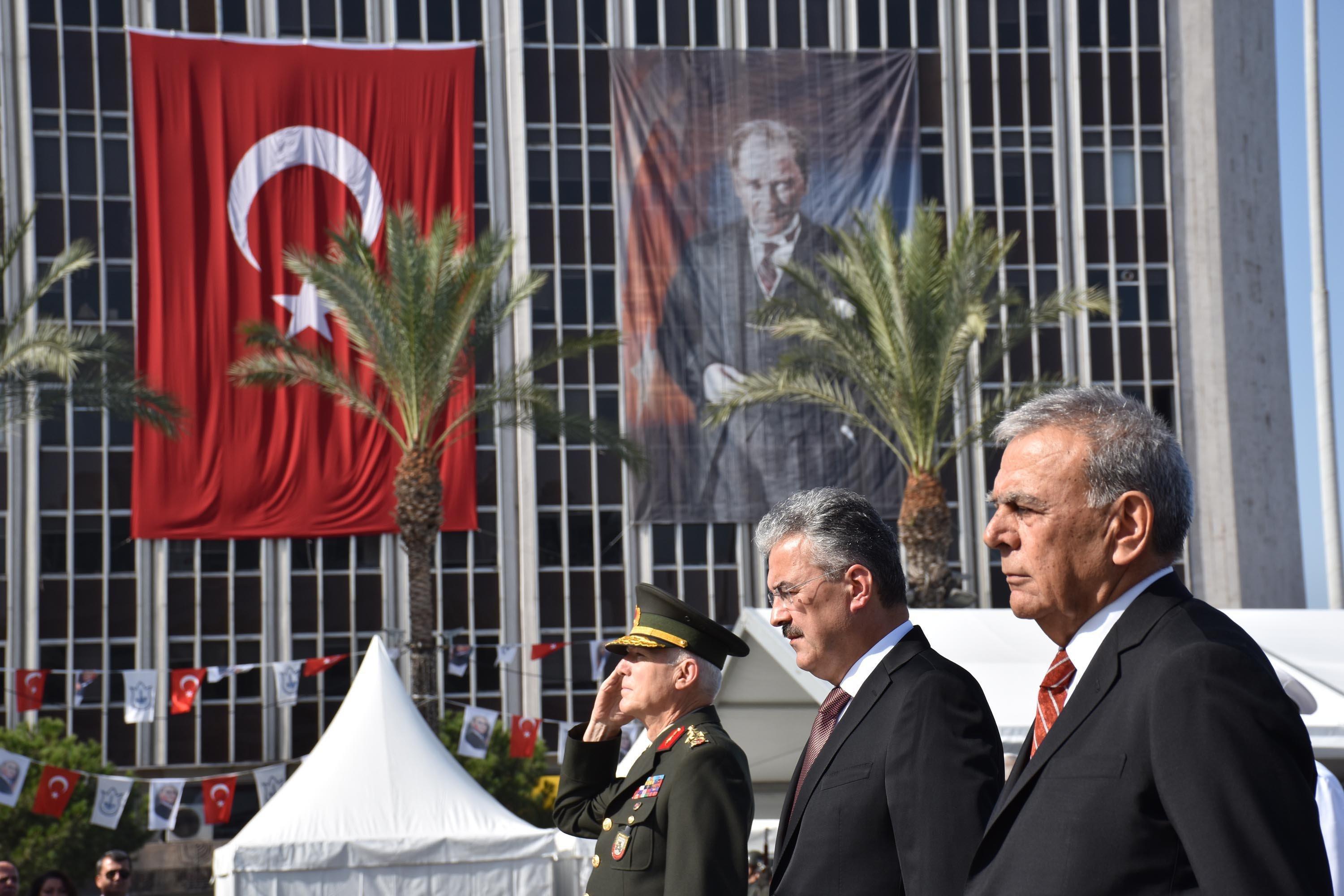 İzmir’in düşman işgalinden kurtuluşunun 95’inci yıldönümünde coşkulu kutlama