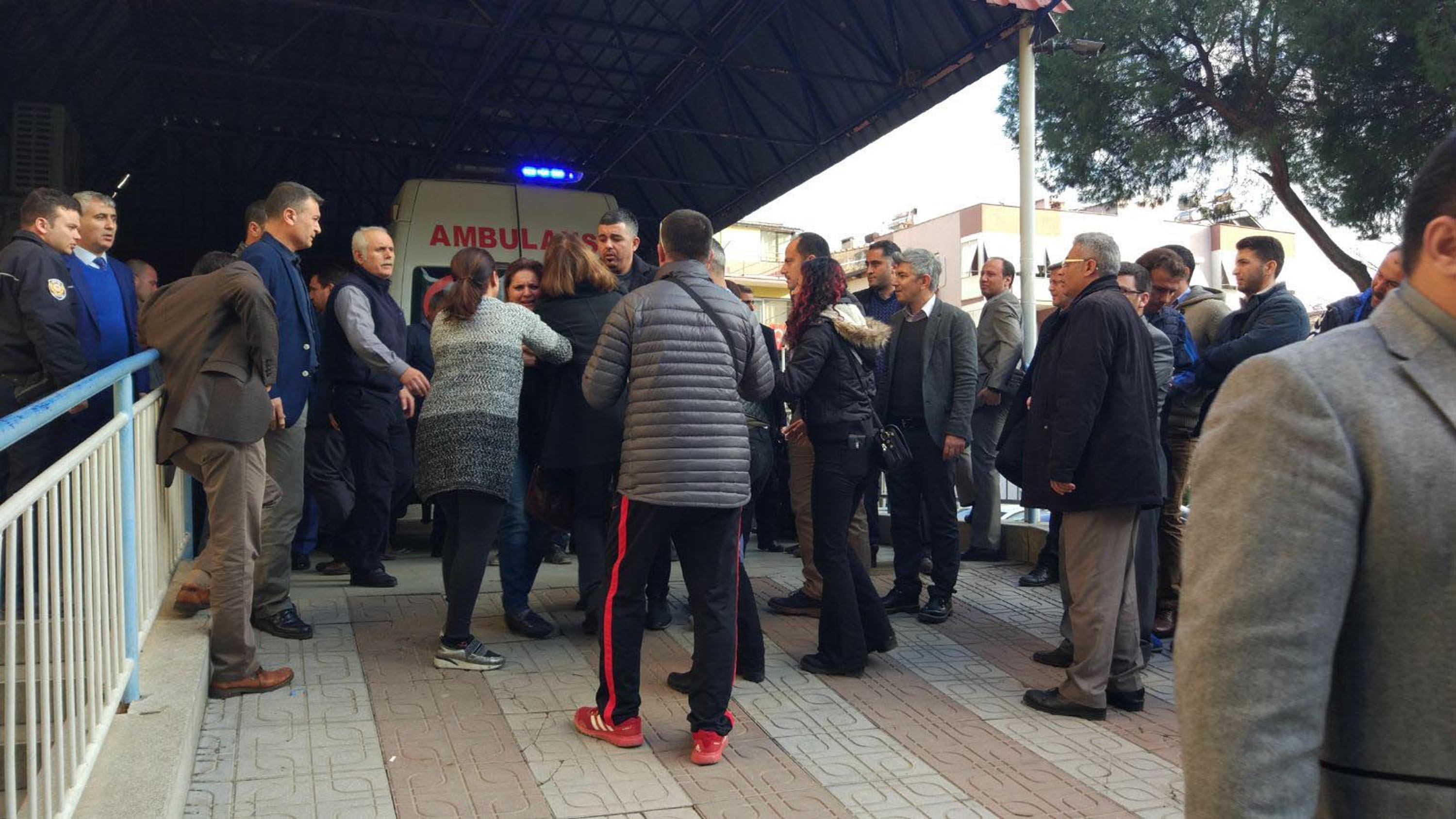 İzmirde lise müdürü pompalı tüfekli saldırıda öldü