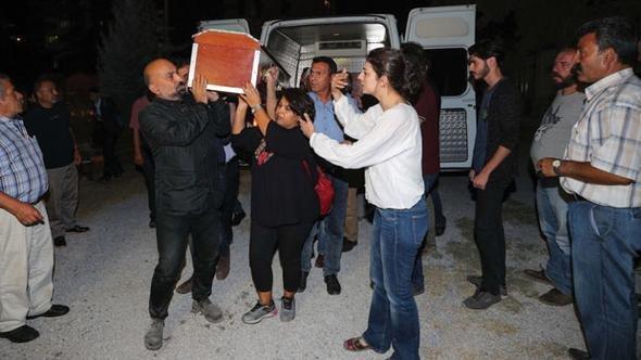 HDP’li Aysel Tuğlukun annesinin cenazesine saldırı