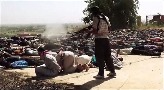 IŞİD yüzlerce kişiyi infaz etti