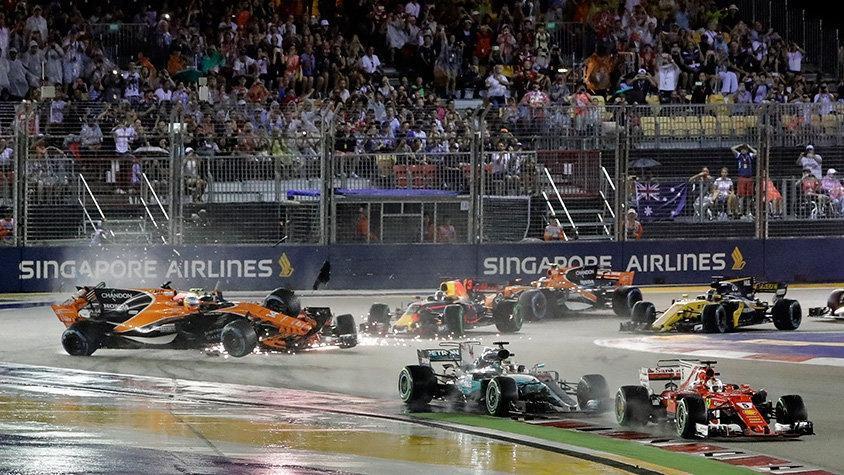 Formula 1 Singaporda inanılmaz kaza