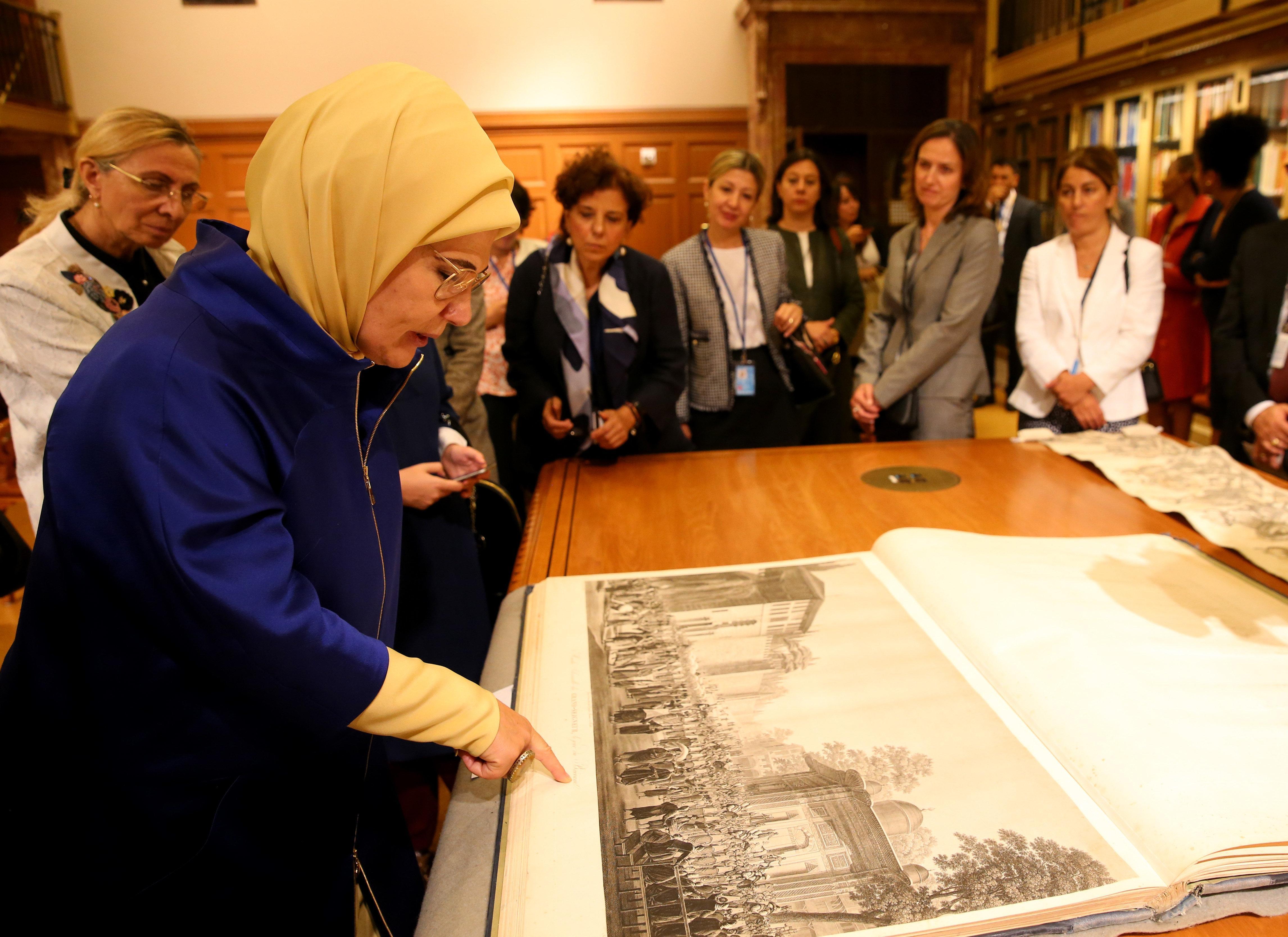 Emine Erdoğan, New York Public Library’i ziyaret etti