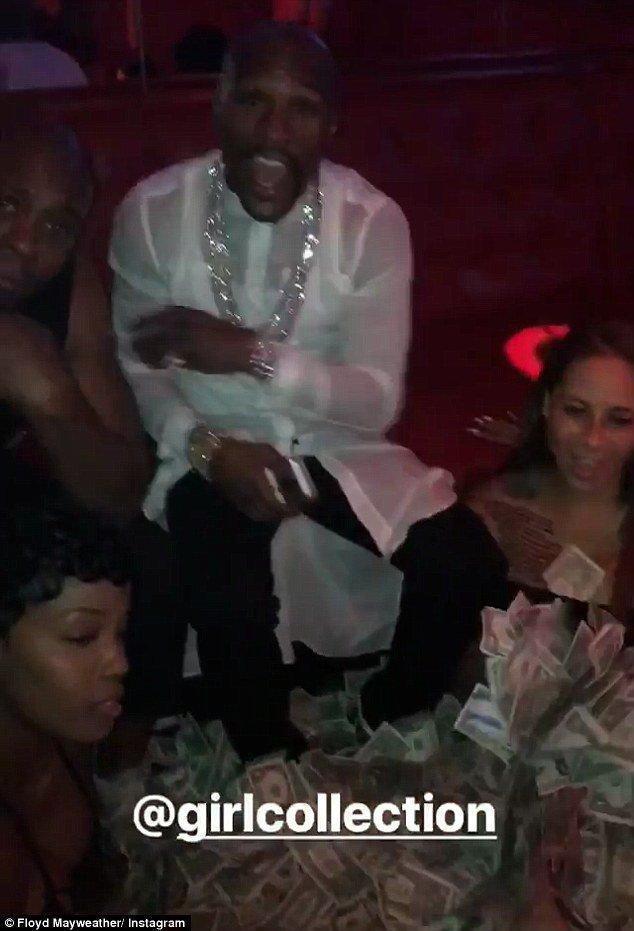 Floyd Mayweather, striptiz kulübünde para saçtı