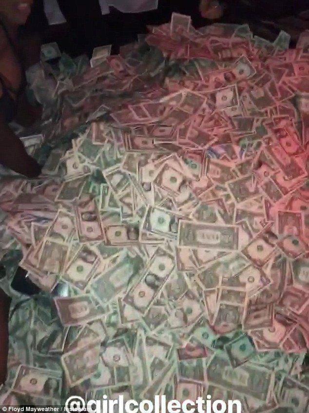 Floyd Mayweather, striptiz kulübünde para saçtı