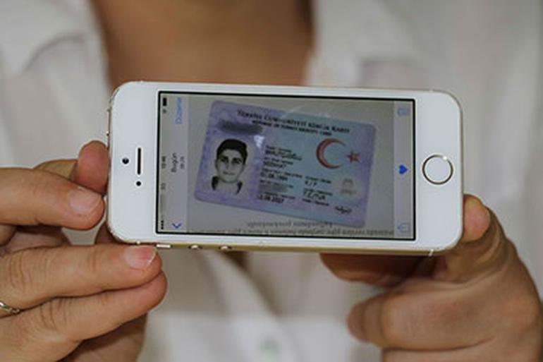 Diyarbakırda çipli kimlik kartı skandalı