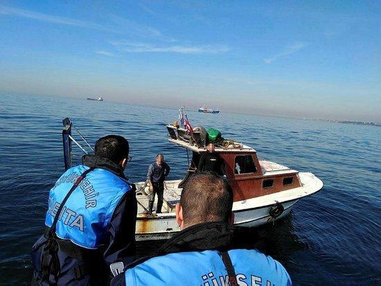 İstanbul zabıtasından kaçak midye avcılarına operasyon