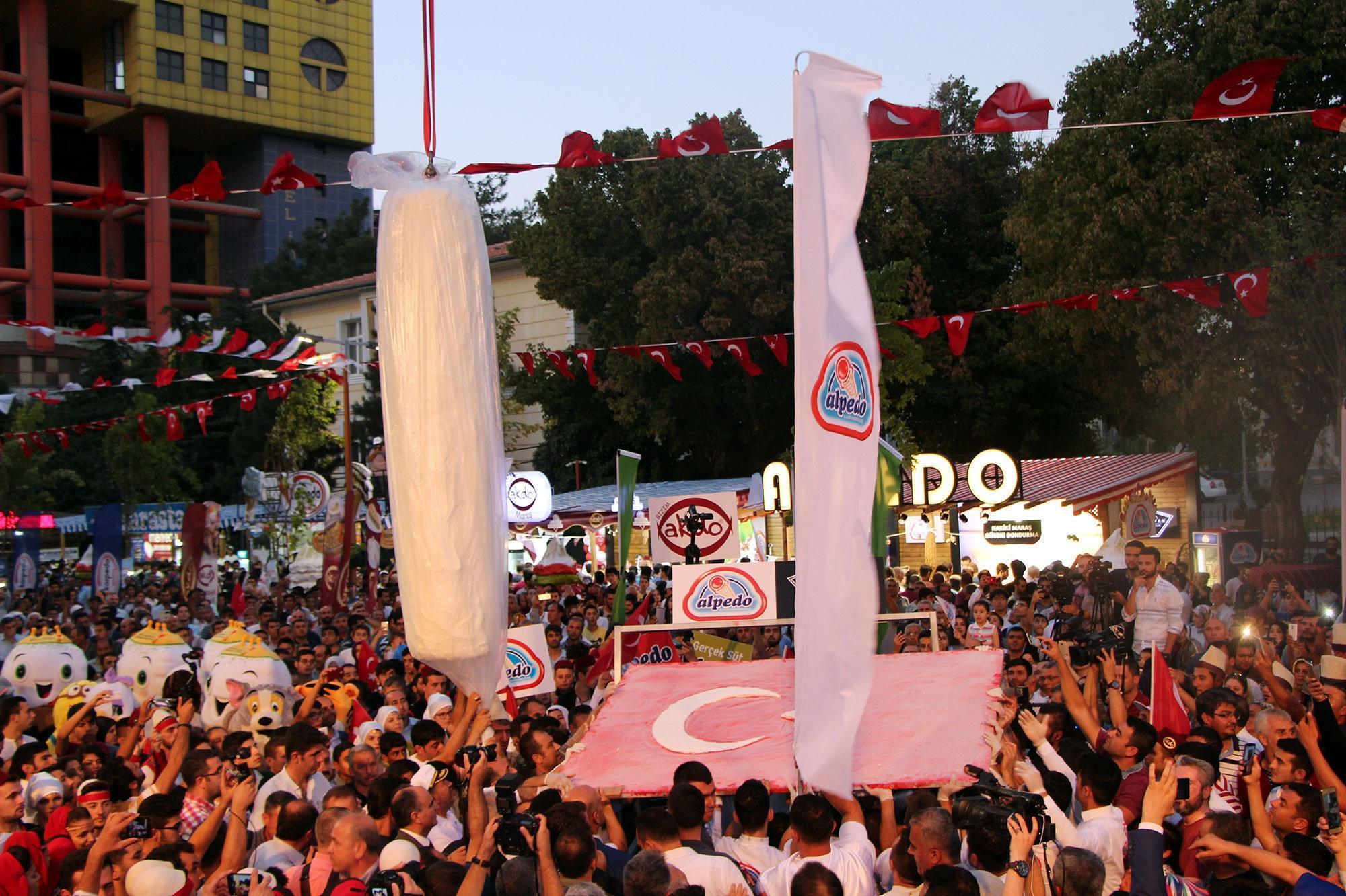 Dondurmadan Türk bayrağı rekoru
