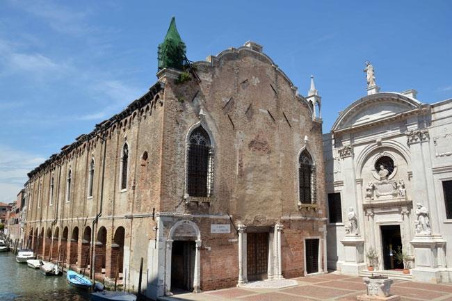 Venedikte sanat için kiliseden dönüştürülen cami ibadethane olunca...